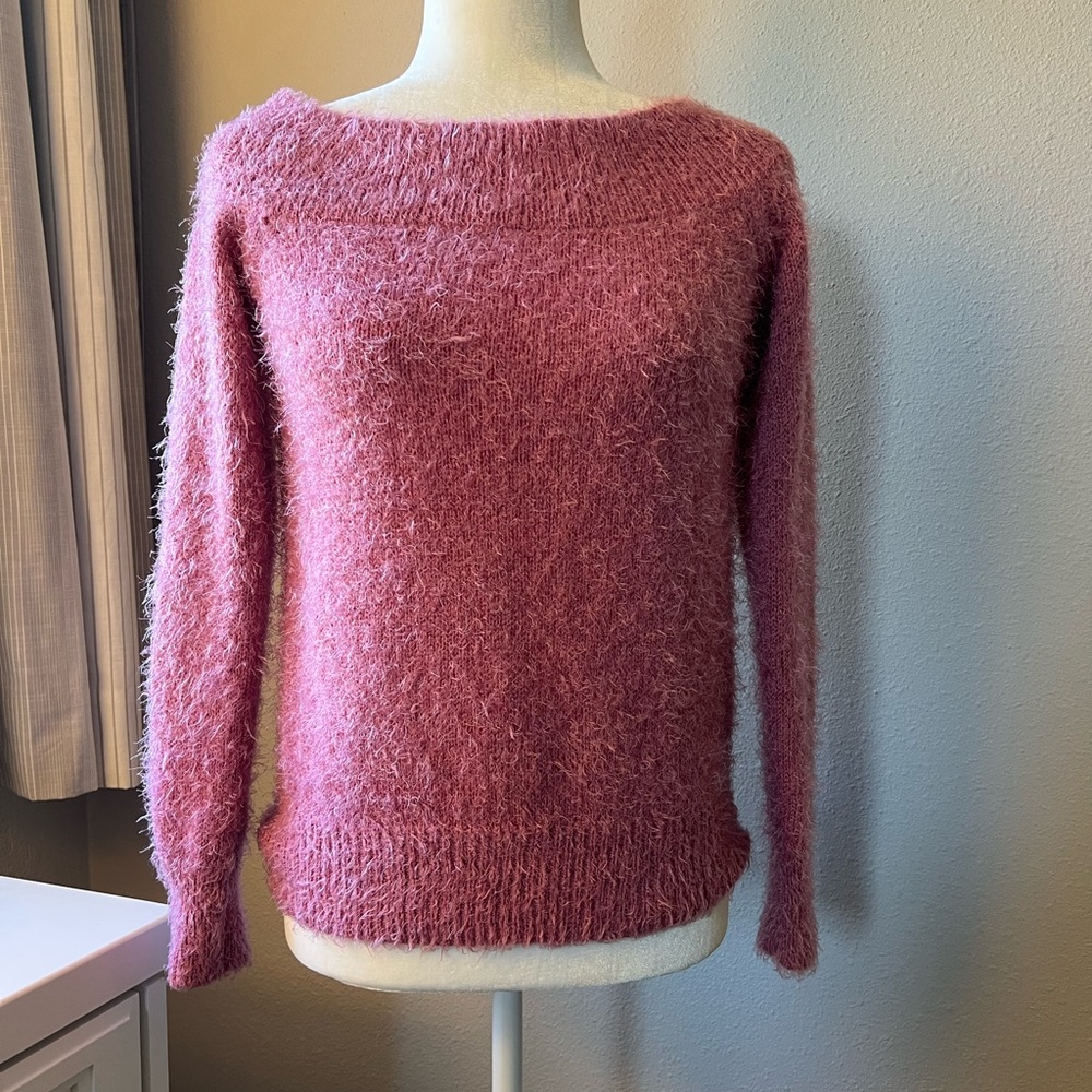 🧞‍♀️Wide neck fuzzy sweater